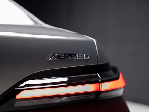 Used 2023 BMW i7 xDrive60 w/ Executive Package 2 image 33