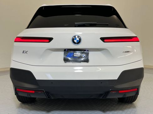 Certified 2022 BMW iX xDrive50 w/ Convenience Package image 10