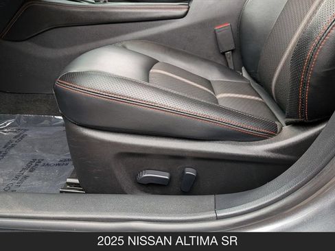 Used 2025 Nissan Altima 2.5 SR FWD image 15