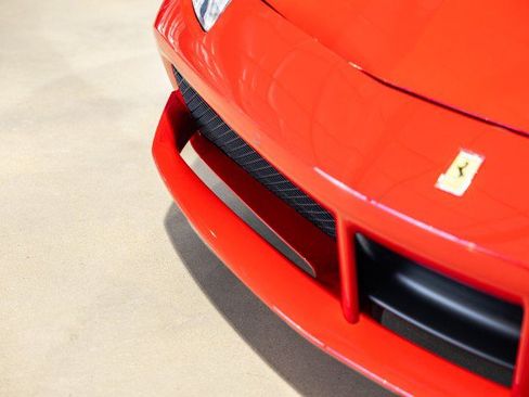 Used 2016 Ferrari 488 GTB RWD image 11