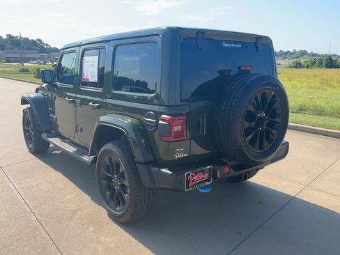 Used 2023 Jeep Wrangler Unlimited Sahara AWD/4WD image 7