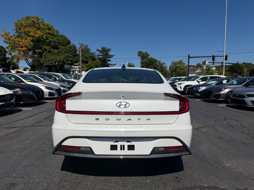 Used 2022 Hyundai Sonata SE FWD image 4