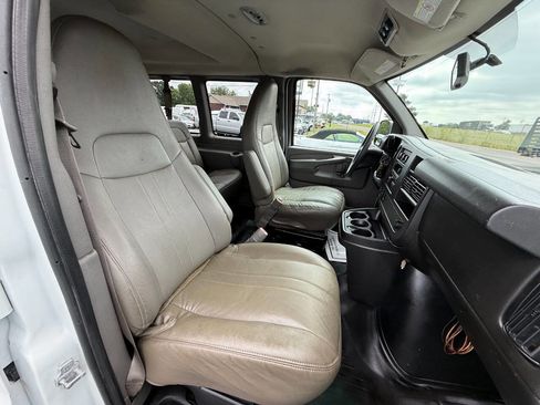 Used 2014 Chevrolet Express 3500 LS image 9
