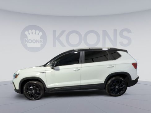 Used 2024 Volkswagen Taos SE image 10