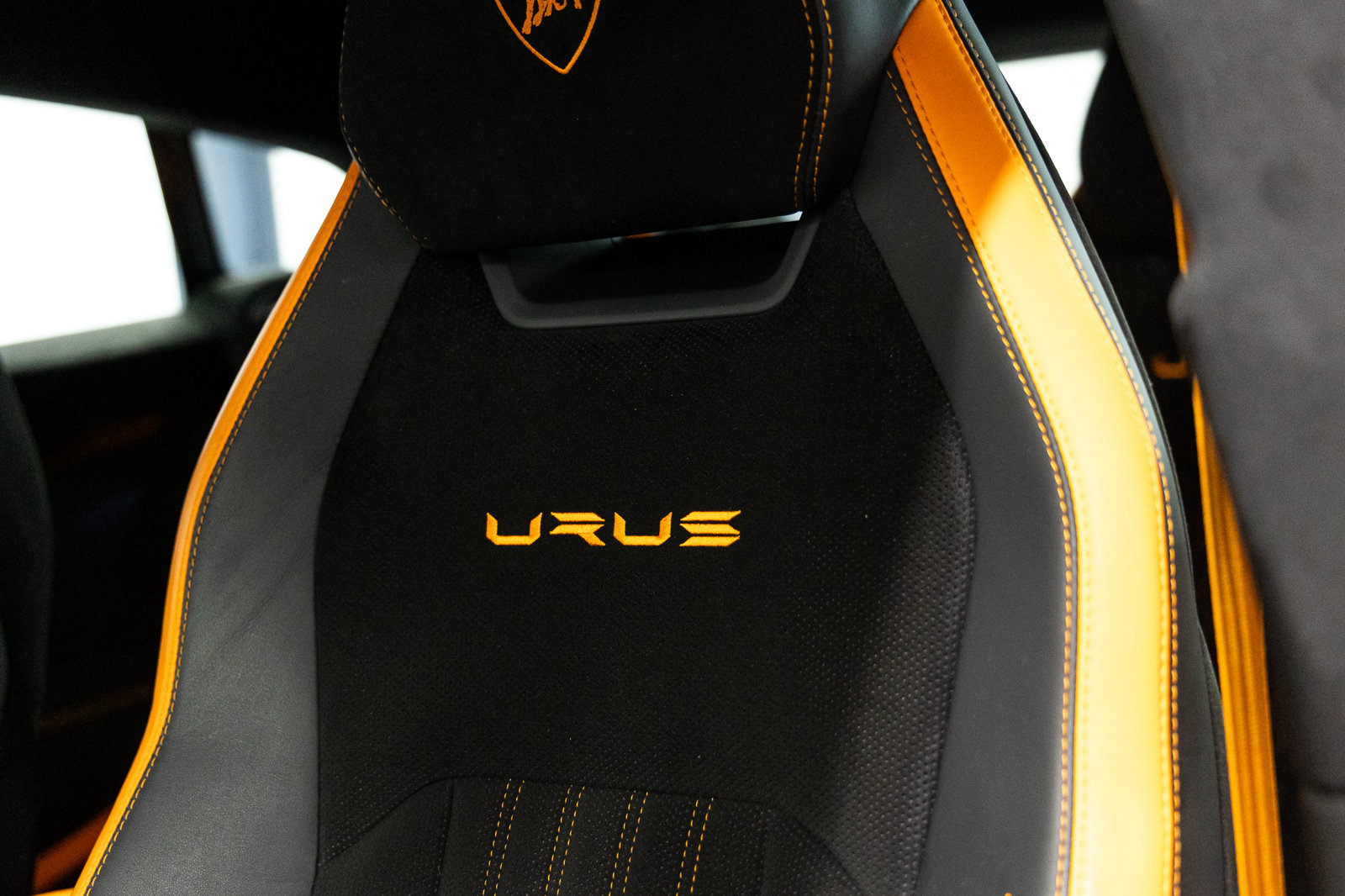 Used 2024 Lamborghini Urus Performante AWD/4WD image 37