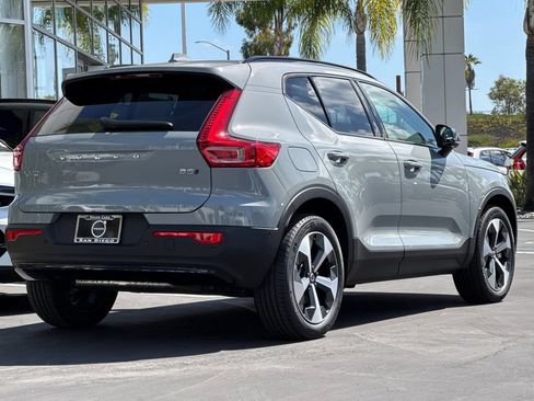 New 2026 Volvo XC40 B5 Plus AWD/4WD image 5