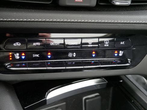 Used 2023 Buick Envision Avenir AWD/4WD image 27
