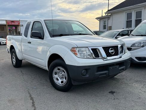 Used 2018 Nissan Frontier S image 2