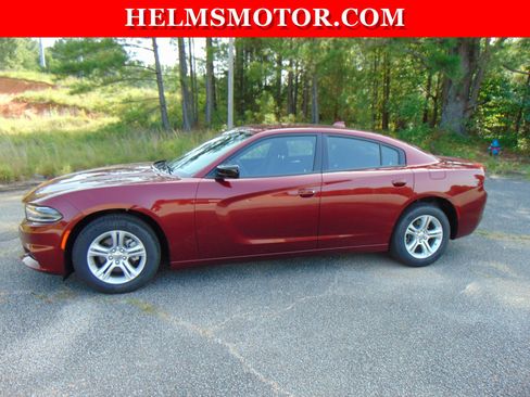 Used 2023 Dodge Charger SXT image 2