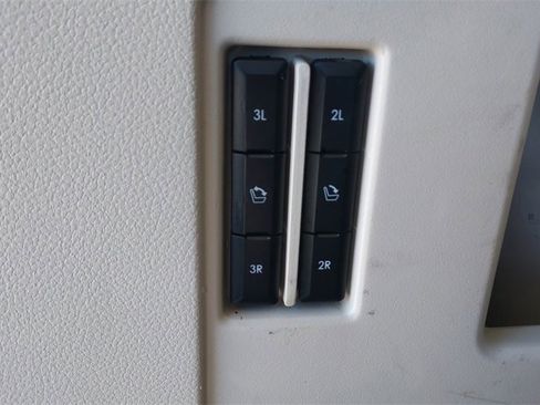 Used 2019 Lincoln Navigator Select image 27