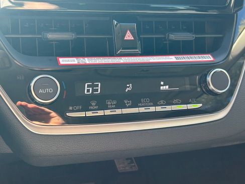 Certified 2025 Toyota Corolla LE image 27