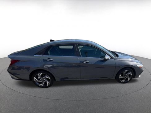 Used 2025 Hyundai Elantra SEL image 16