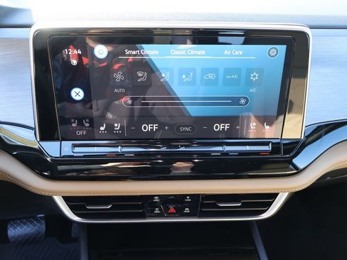 New 2026 Volkswagen Atlas Cross Sport SE image 30