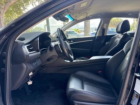 Used 2025 Genesis G70 2.5T RWD image 12