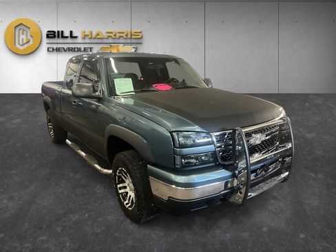 Used 2007 Chevrolet Silverado 1500 LT w/ Extended Cab Value Package AWD/4WD image 8