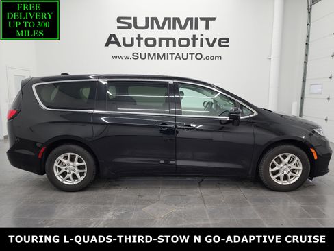 Used 2024 Chrysler Pacifica Touring-L image 1