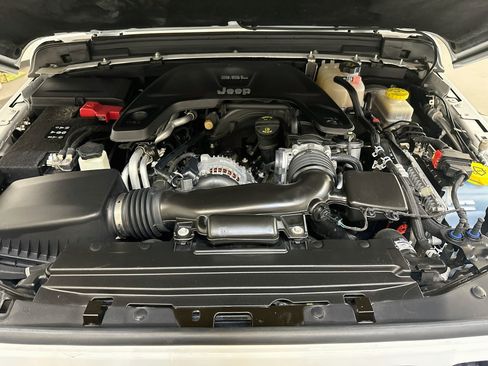 Used 2019 Jeep Wrangler Unlimited Rubicon AWD/4WD image 34