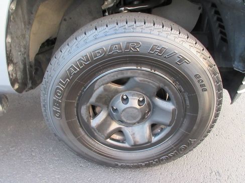 Used 2020 Toyota Tacoma SR AWD/4WD image 9