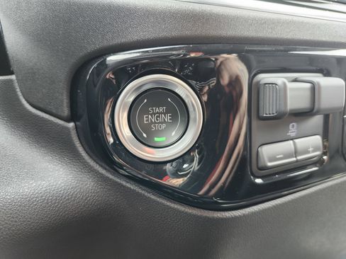 Used 2025 GMC Sierra 1500 Elevation image 9