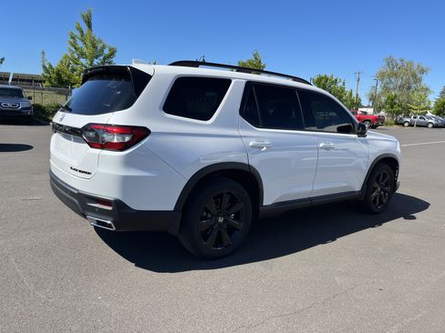 Used 2025 Honda Pilot Black Edition image 6