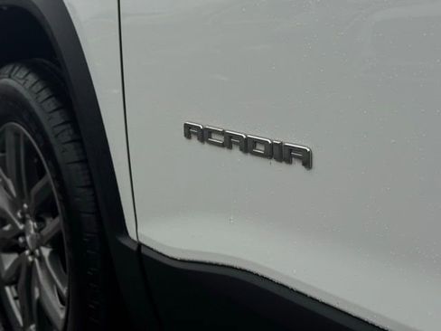 Used 2019 GMC Acadia SLT image 2