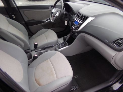 Used 2012 Hyundai Accent GLS image 29