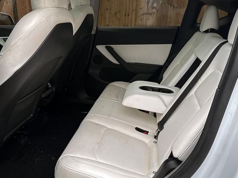 Used 2022 Tesla Model Y Performance image 34