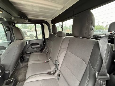 Used 2023 Jeep Gladiator Sport AWD/4WD image 23