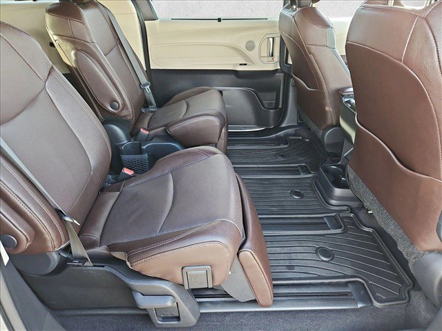 Used 2023 Toyota Sienna Platinum FWD image 23