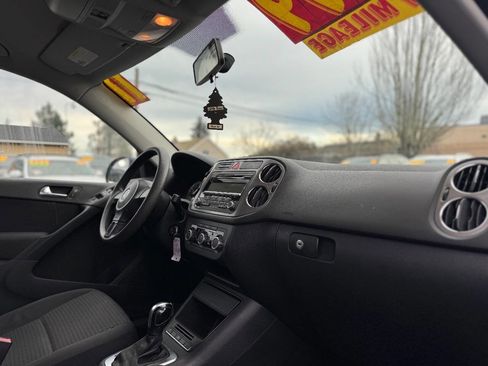 Used 2011 Volkswagen Tiguan S image 6