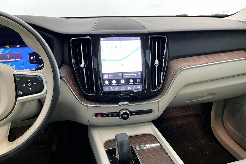 Used 2022 Volvo XC60 B5 Momentum AWD/4WD image 6