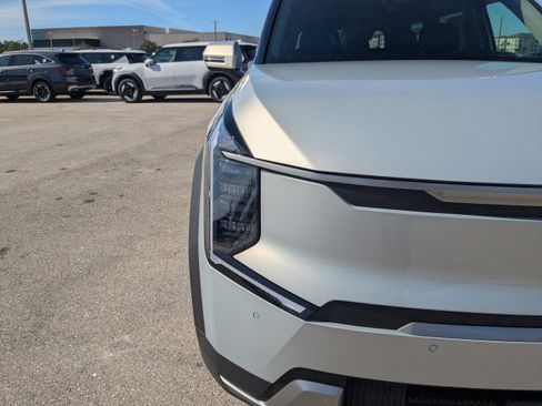 New 2026 Kia EV9 Wind image 12