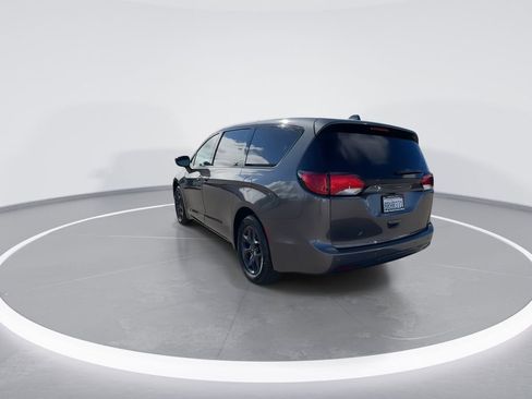 Used 2020 Chrysler Pacifica Touring w/ Advanced Safetytec Group image 11