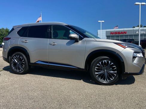 Used 2026 Nissan Rogue Platinum w/ Platinum Premium Package AWD/4WD image 1