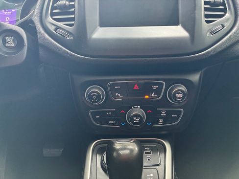Used 2020 Jeep Compass Latitude AWD/4WD image 25