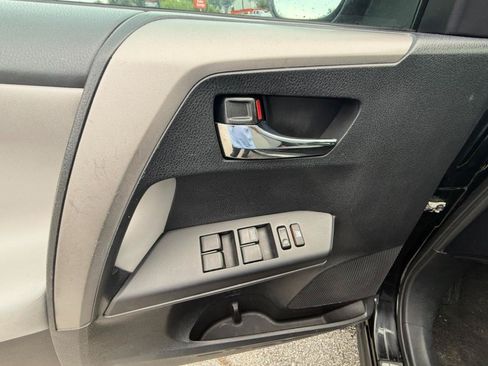 Used 2017 Toyota RAV4 XLE FWD image 10