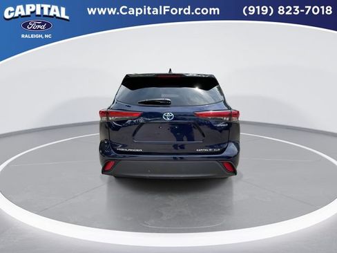 Used 2021 Toyota Highlander XLE AWD/4WD image 7