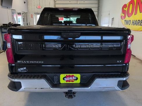 Used 2022 Chevrolet Silverado 1500 LT w/ Fleet Comfort Package AWD/4WD image 3