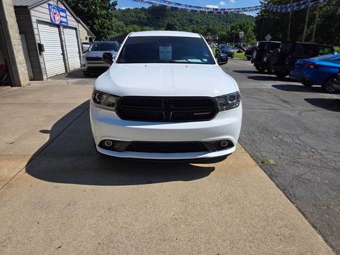 Used 2019 Dodge Durango SXT AWD/4WD image 2