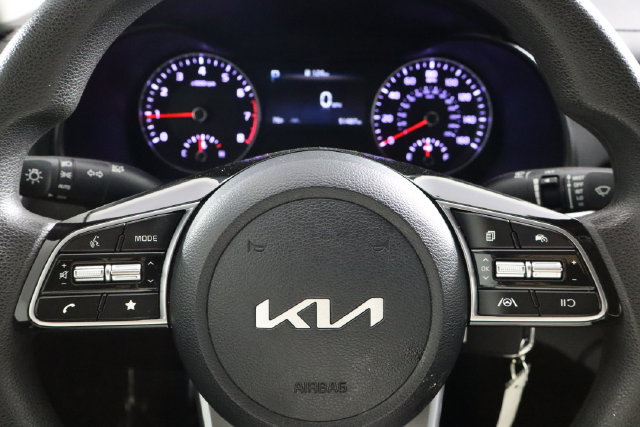 Used 2023 Kia Forte LXS FWD image 7