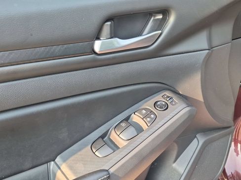 Used 2025 Nissan Altima 2.5 SV FWD image 13