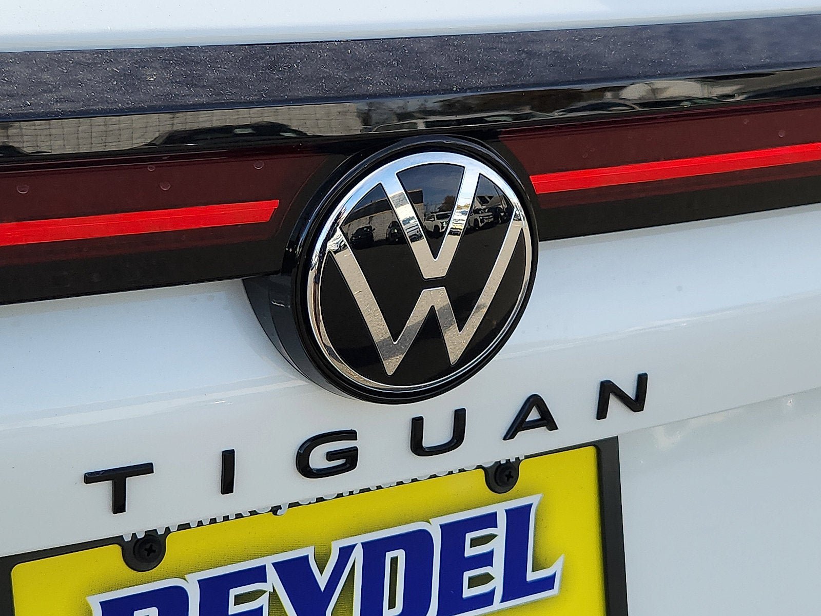 New 2026 Volkswagen Tiguan SE R-Line AWD/4WD image 19