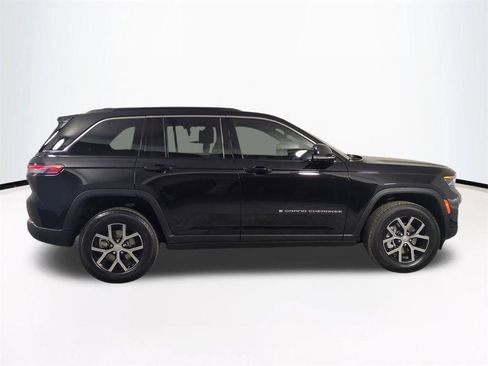 Used 2025 Jeep Grand Cherokee Limited w/ Luxury Tech Group II image 4