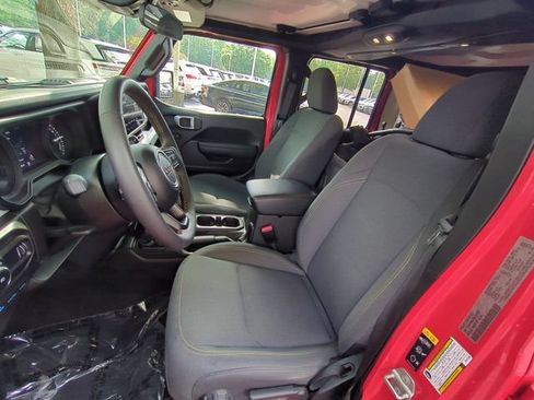 Used 2024 Jeep Wrangler Unlimited AWD/4WD image 14