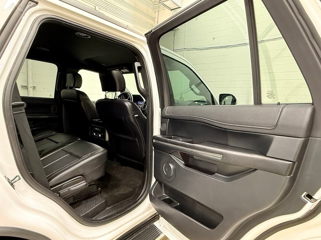 Used 2019 Ford Expedition XLT w/ Equipment Group 202A AWD/4WD image 48