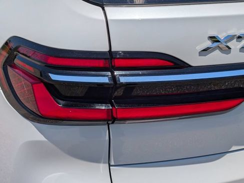 Used 2023 BMW X7 xDrive40i w/ M Sport Package AWD/4WD image 17