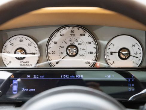Used 2013 Rolls-Royce Ghost RWD image 23