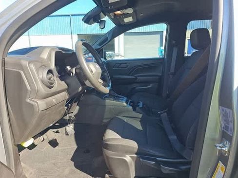 Used 2024 Chevrolet Colorado W/T image 3
