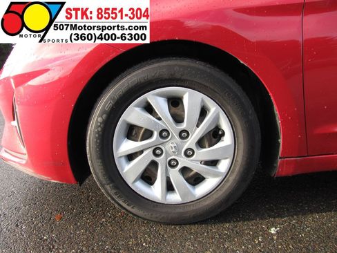 Used 2020 Hyundai Elantra SE FWD image 25