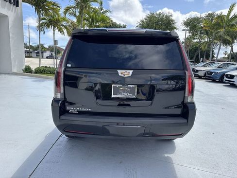 Used 2020 Cadillac Escalade Luxury AWD/4WD image 2